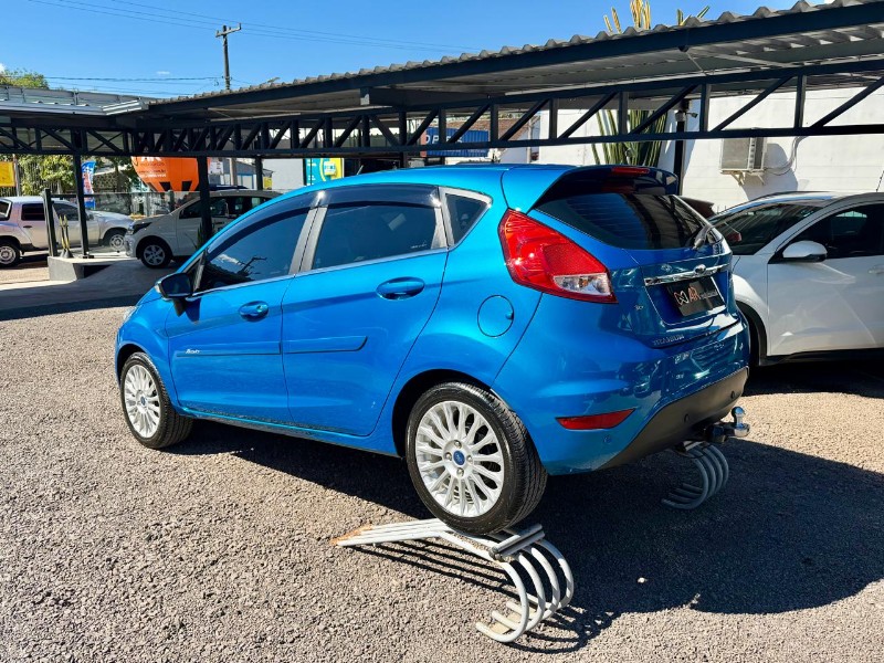 FORD NEW FIESTA FIESTA 1.6 TITANIUM PLUS HATCH 16V FLEX 4P AUTOMÁTICO /2017 AR MULTIMARCAS VENÂNCIO AIRES / Carros no Vale