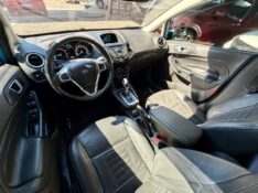 FORD NEW FIESTA FIESTA 1.6 TITANIUM PLUS HATCH 16V FLEX 4P AUTOMÁTICO /2017 AR MULTIMARCAS VENÂNCIO AIRES / Carros no Vale