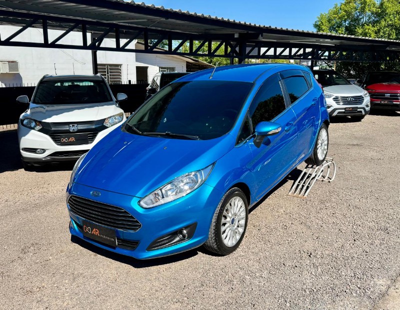 FORD NEW FIESTA FIESTA 1.6 TITANIUM PLUS HATCH 16V FLEX 4P AUTOMÁTICO /2017 AR MULTIMARCAS VENÂNCIO AIRES / Carros no Vale