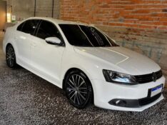 VOLKSWAGEN JETTA HIGHLINE 2.0 TSI 2014/2014 SÉTIMA VEÍCULOS GUAPORÉ / Carros no Vale