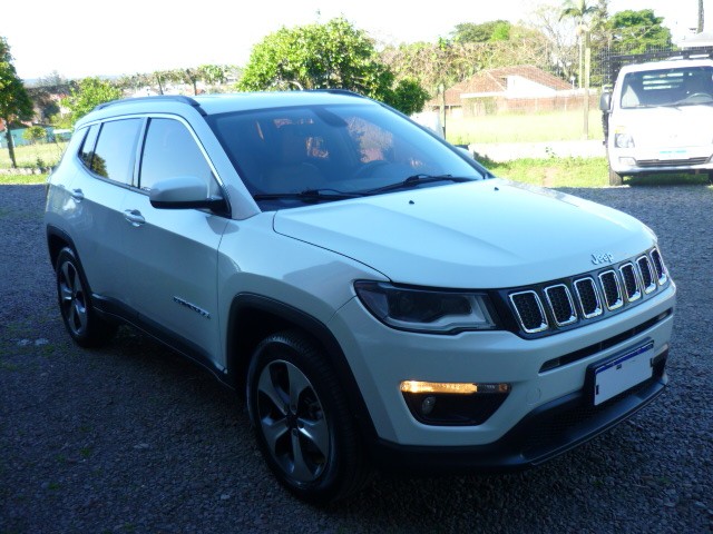 JEEP COMPASS 2.0 16V FLEX LONGITUDE AUTOMÁTICO 2016/2017 PREMIUM AUTOMÓVEIS ARROIO DO MEIO / Carros no Vale