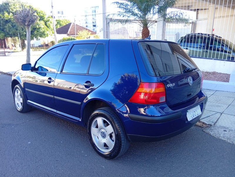 VOLKSWAGEN GOLF 1.6 2001/2002 ALTERNATIVA VEÍCULOS LAJEADO / Carros no Vale