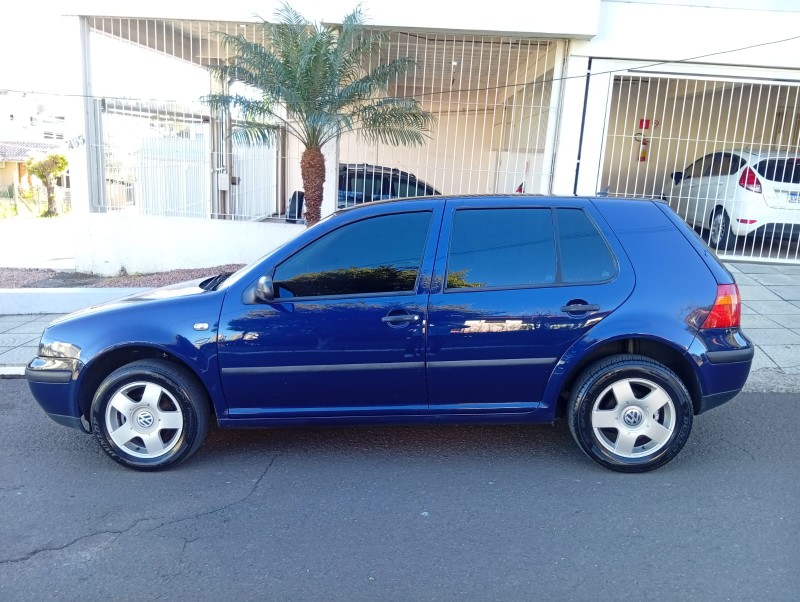 VOLKSWAGEN GOLF 1.6 2001/2002 ALTERNATIVA VEÍCULOS LAJEADO / Carros no Vale