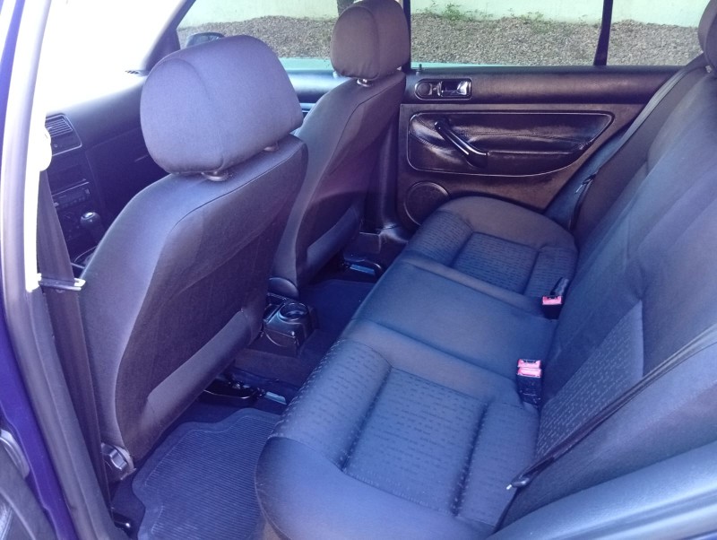 VOLKSWAGEN GOLF 1.6 2001/2002 ALTERNATIVA VEÍCULOS LAJEADO / Carros no Vale