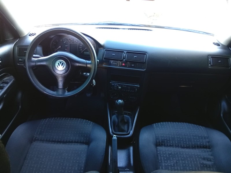 VOLKSWAGEN GOLF 1.6 2001/2002 ALTERNATIVA VEÍCULOS LAJEADO / Carros no Vale
