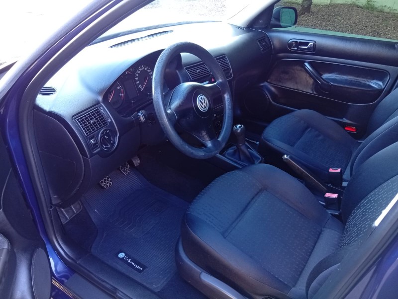 VOLKSWAGEN GOLF 1.6 2001/2002 ALTERNATIVA VEÍCULOS LAJEADO / Carros no Vale