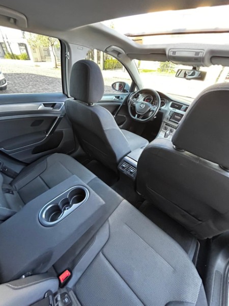VOLKSWAGEN GOLF COMFORTLINE TSI 1.4 /2015 CHIMA VEÍCULOS VENÂNCIO AIRES / Carros no Vale VOLKSWAGEN GOLF COMFORTLINE TSI 1.4 /2015 CHIMA VEÍCULOS VENÂNCIO AIRES / Carros no Vale