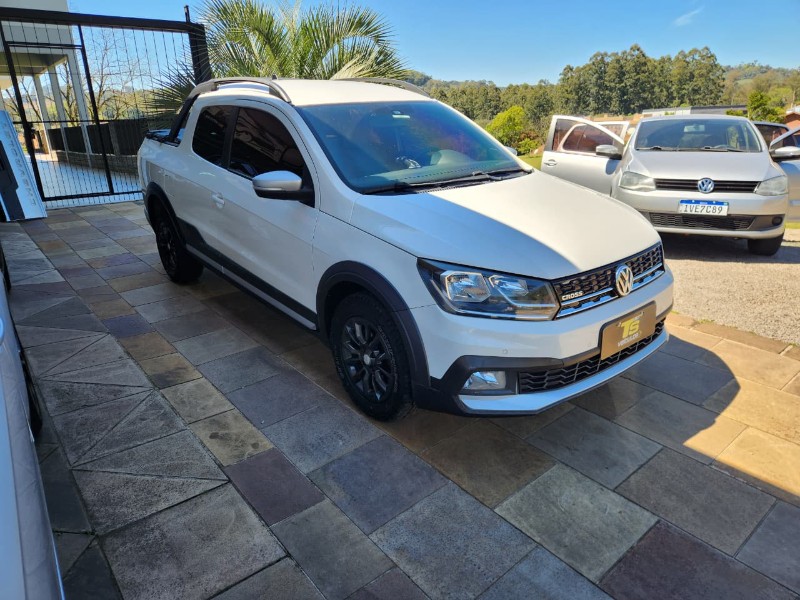 VOLKSWAGEN SAVEIRO CROSS 1.6 CD 2016/2017 TS VEÍCULOS ANTA GORDA / Carros no Vale
