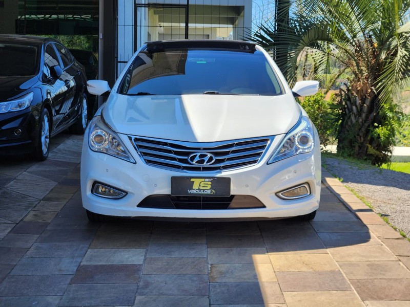 HYUNDAI AZERA 3.0 V6 C TETO 2012/2013 TS VEÍCULOS ANTA GORDA / Carros no Vale HYUNDAI AZERA 3.0 V6 C TETO 2012/2013 TS VEÍCULOS ANTA GORDA / Carros no Vale