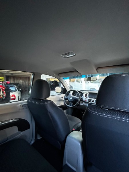 MITSUBISHI L200 2.5 4X2 8V /2015 CHIMA VEÍCULOS VENÂNCIO AIRES / Carros no Vale