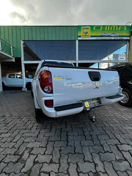 MITSUBISHI L200 2.5 4X2 8V /2015 CHIMA VEÍCULOS VENÂNCIO AIRES / Carros no Vale