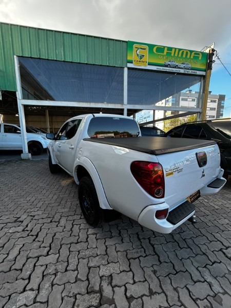 MITSUBISHI L200 2.5 4X2 8V /2015 CHIMA VEÍCULOS VENÂNCIO AIRES / Carros no Vale