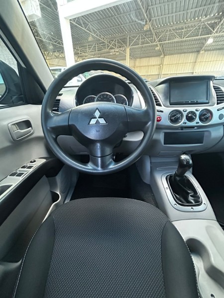 MITSUBISHI L200 2.5 4X2 8V /2015 CHIMA VEÍCULOS VENÂNCIO AIRES / Carros no Vale