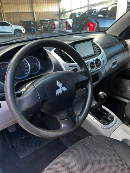 MITSUBISHI L200 2.5 4X2 8V /2015 CHIMA VEÍCULOS VENÂNCIO AIRES / Carros no Vale