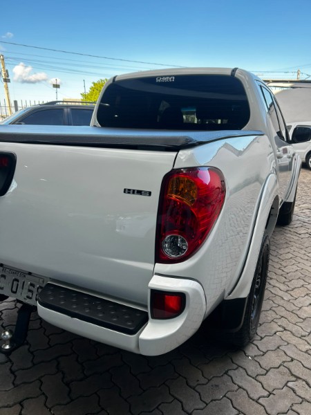 MITSUBISHI L200 2.5 4X2 8V /2015 CHIMA VEÍCULOS VENÂNCIO AIRES / Carros no Vale