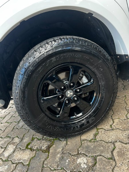 MITSUBISHI L200 2.5 4X2 8V /2015 CHIMA VEÍCULOS VENÂNCIO AIRES / Carros no Vale