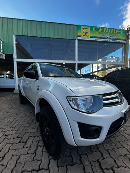 MITSUBISHI L200 2.5 4X2 8V /2015 CHIMA VEÍCULOS VENÂNCIO AIRES / Carros no Vale