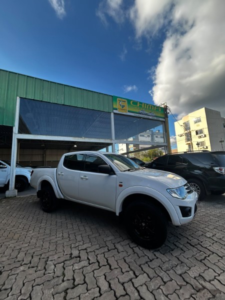 MITSUBISHI L200 2.5 4X2 8V /2015 CHIMA VEÍCULOS VENÂNCIO AIRES / Carros no Vale