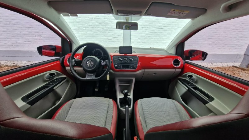 VOLKSWAGEN UP! 1.0 MPI /2014 RT 811 VEÍCULOS ARROIO DO MEIO / Carros no Vale