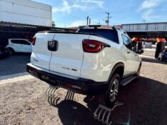 FIAT TORO VOLCANO 2.0 4X4 /2017 AR MULTIMARCAS VENÂNCIO AIRES / Carros no Vale