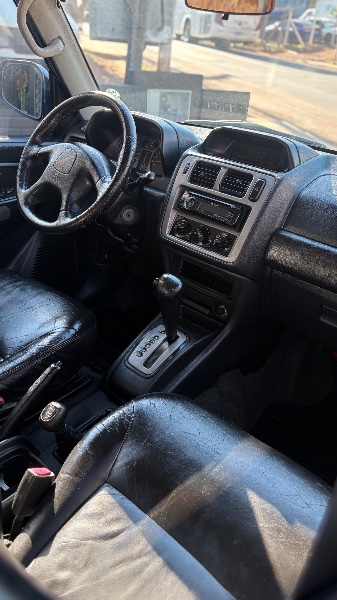 MITSUBISHI PAJERO IO 1.8 SE 4X4 16V 2001/2001 NEURI VEÍCULOS LAJEADO / Carros no Vale