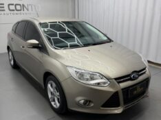 FORD FOCUS /2015 DE CONTO AUTOMÓVEIS SARANDI / Carros no Vale