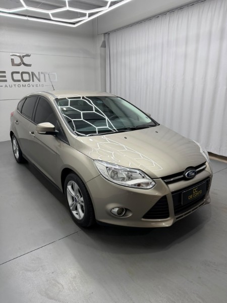 FORD FOCUS /2015 DE CONTO AUTOMÓVEIS SARANDI / Carros no Vale