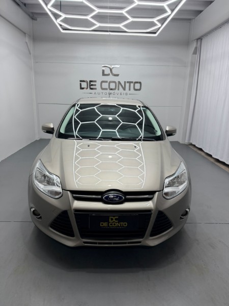 FORD FOCUS /2015 DE CONTO AUTOMÓVEIS SARANDI / Carros no Vale