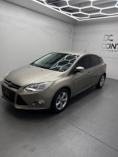 FORD FOCUS /2015 DE CONTO AUTOMÓVEIS SARANDI / Carros no Vale