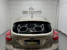 FORD FOCUS /2015 DE CONTO AUTOMÓVEIS SARANDI / Carros no Vale