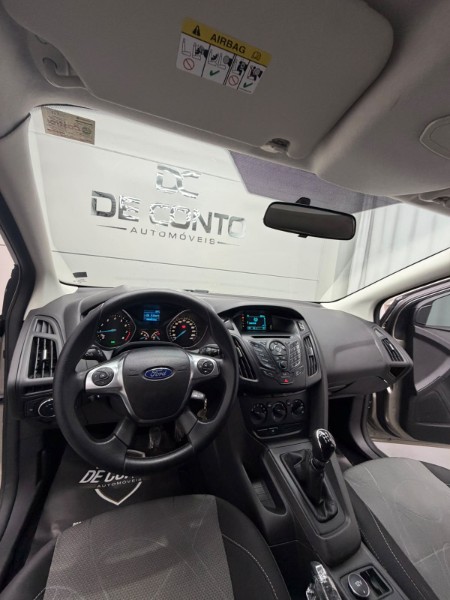 FORD FOCUS /2015 DE CONTO AUTOMÓVEIS SARANDI / Carros no Vale