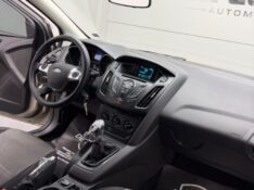 FORD FOCUS /2015 DE CONTO AUTOMÓVEIS SARANDI / Carros no Vale
