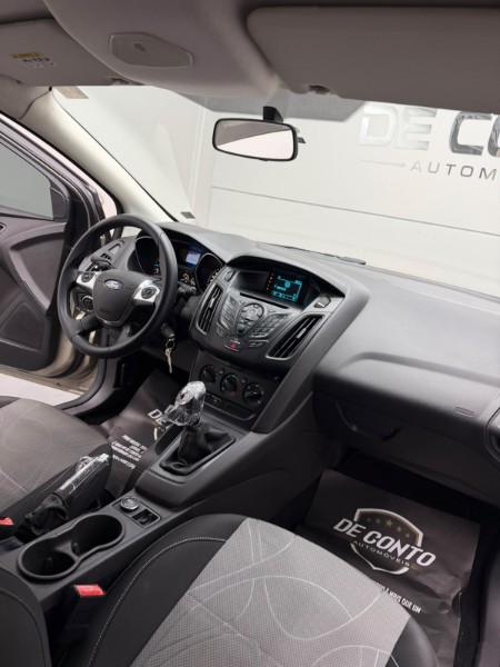 FORD FOCUS /2015 DE CONTO AUTOMÓVEIS SARANDI / Carros no Vale