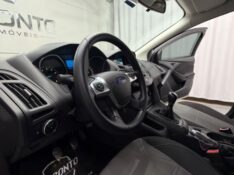 FORD FOCUS /2015 DE CONTO AUTOMÓVEIS SARANDI / Carros no Vale