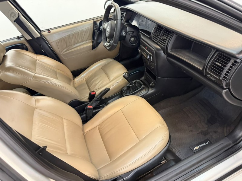 CHEVROLET VECTRA 2.2 GLS 8V 2000/2000 LUCAS AUTOMÓVEIS BOM RETIRO DO SUL / Carros no Vale
