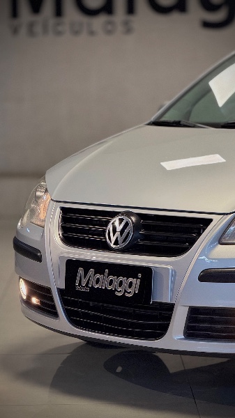 VOLKSWAGEN POLO 1.6 SEDAN 2009/2009 MALAGGI VEÍCULOS ENCANTADO / Carros no Vale