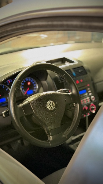 VOLKSWAGEN POLO 1.6 SEDAN 2009/2009 MALAGGI VEÍCULOS ENCANTADO / Carros no Vale