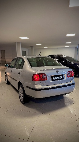 VOLKSWAGEN POLO 1.6 SEDAN 2009/2009 MALAGGI VEÍCULOS ENCANTADO / Carros no Vale