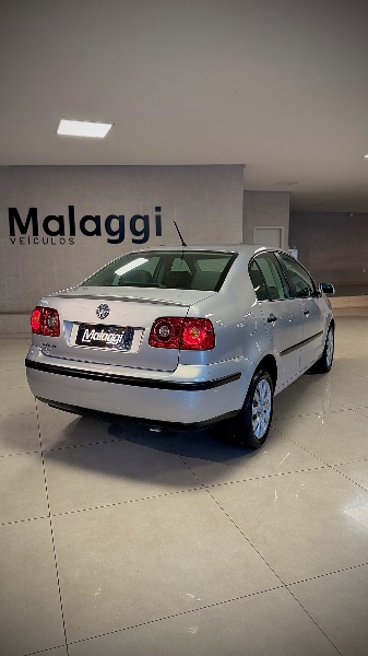VOLKSWAGEN POLO 1.6 SEDAN 2009/2009 MALAGGI VEÍCULOS ENCANTADO / Carros no Vale