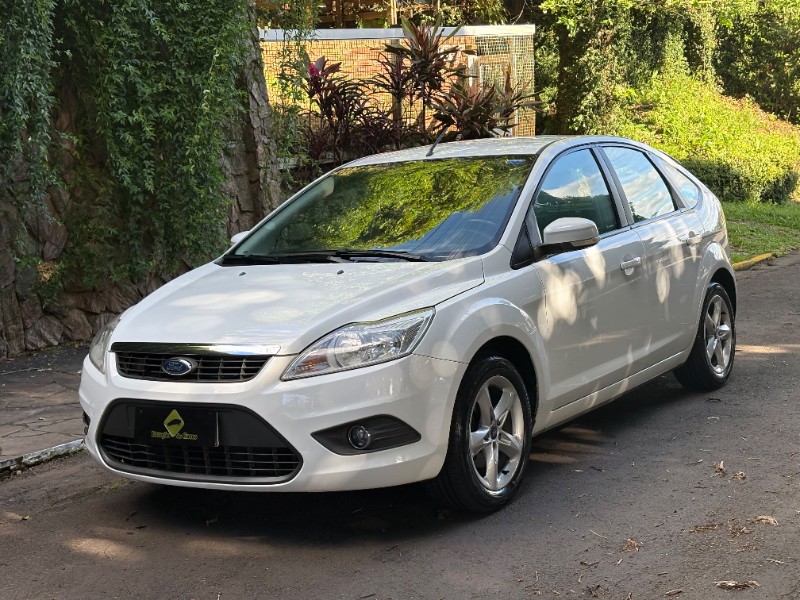 FORD FOCUS 1.6 2012/2012 ESTAÇÃO DO CARRO ESTRELA / Carros no Vale