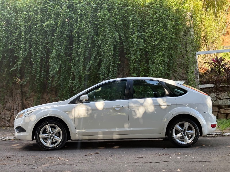 FORD FOCUS 1.6 2012/2012 ESTAÇÃO DO CARRO ESTRELA / Carros no Vale