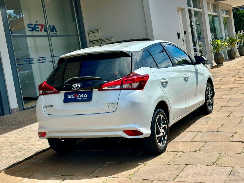 TOYOTA YARIS XLS 1.5 2022/2023 SÉTIMA VEÍCULOS GUAPORÉ / Carros no Vale