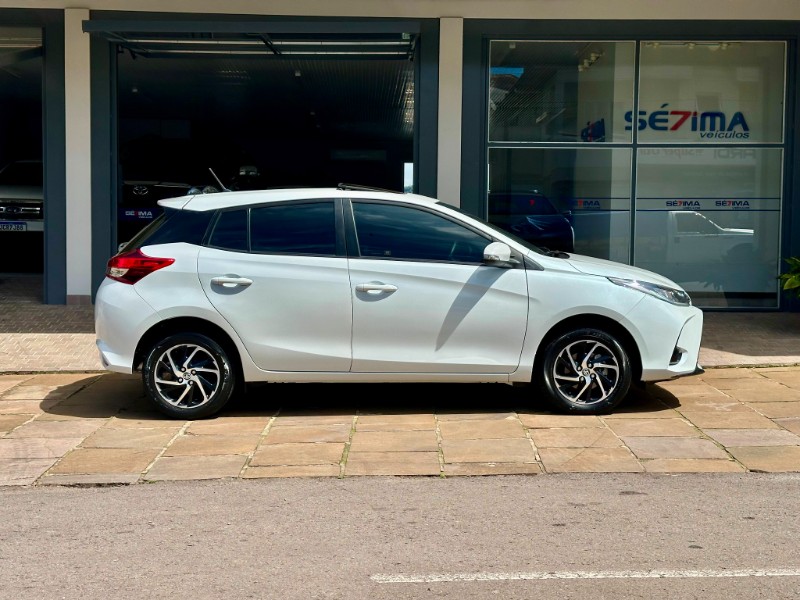 TOYOTA YARIS XLS 1.5 2022/2023 SÉTIMA VEÍCULOS GUAPORÉ / Carros no Vale