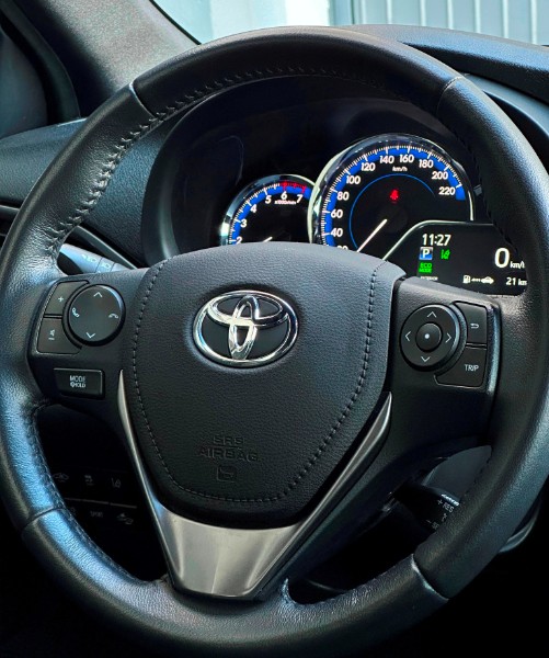 TOYOTA YARIS XLS 1.5 2022/2023 SÉTIMA VEÍCULOS GUAPORÉ / Carros no Vale