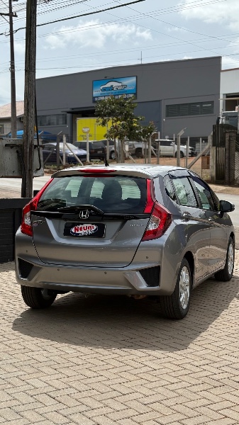 HONDA FIT 1.5 LX 16V FLEX 4P AUTOMÁTICO /2015 NEURI VEÍCULOS LAJEADO / Carros no Vale