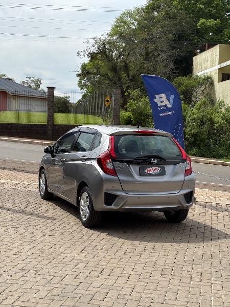 HONDA FIT 1.5 LX 16V FLEX 4P AUTOMÁTICO /2015 NEURI VEÍCULOS LAJEADO / Carros no Vale