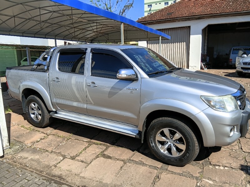 TOYOTA HILUX 2.7 SRV 4X2 CD 16V 2015/2015 SCHAEFER AUTOMÓVEIS TEUTÔNIA / Carros no Vale TOYOTA HILUX 2.7 SRV 4X2 CD 16V 2015/2015 SCHAEFER AUTOMÓVEIS TEUTÔNIA / Carros no Vale