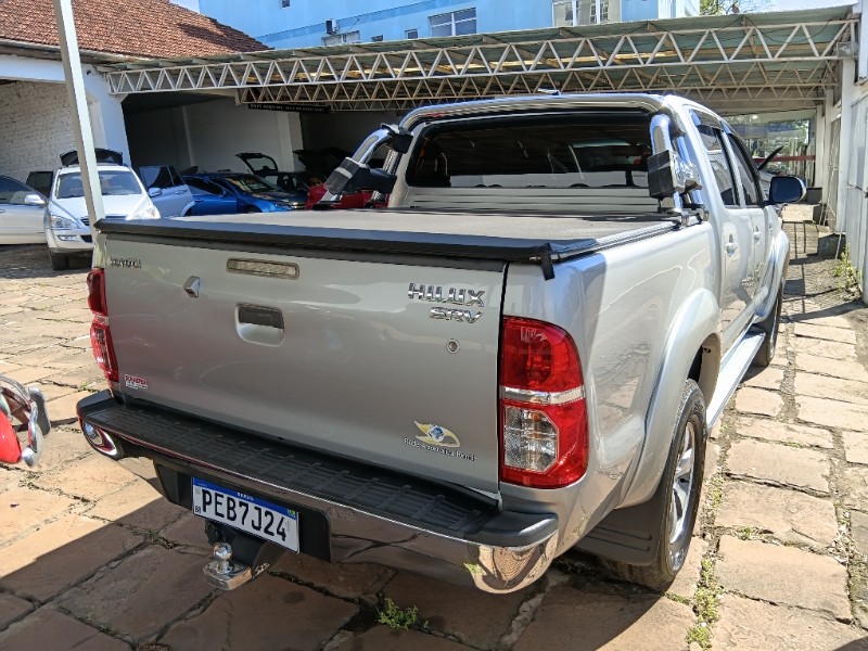 TOYOTA HILUX 2.7 SRV 4X2 CD 16V 2015/2015 SCHAEFER AUTOMÓVEIS TEUTÔNIA / Carros no Vale TOYOTA HILUX 2.7 SRV 4X2 CD 16V 2015/2015 SCHAEFER AUTOMÓVEIS TEUTÔNIA / Carros no Vale