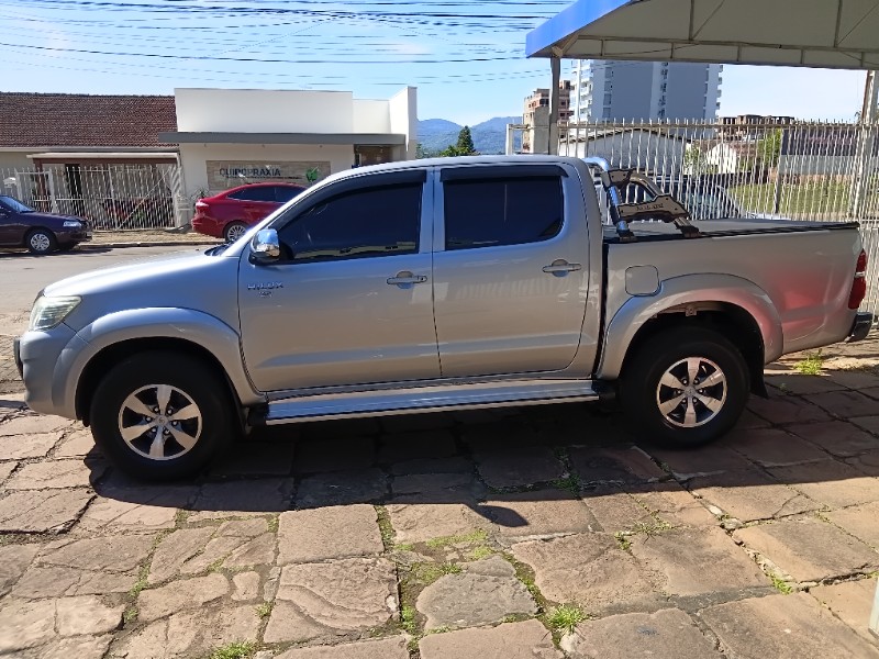 TOYOTA HILUX 2.7 SRV 4X2 CD 16V 2015/2015 SCHAEFER AUTOMÓVEIS TEUTÔNIA / Carros no Vale TOYOTA HILUX 2.7 SRV 4X2 CD 16V 2015/2015 SCHAEFER AUTOMÓVEIS TEUTÔNIA / Carros no Vale