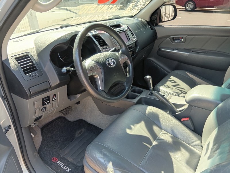 TOYOTA HILUX 2.7 SRV 4X2 CD 16V 2015/2015 SCHAEFER AUTOMÓVEIS TEUTÔNIA / Carros no Vale TOYOTA HILUX 2.7 SRV 4X2 CD 16V 2015/2015 SCHAEFER AUTOMÓVEIS TEUTÔNIA / Carros no Vale